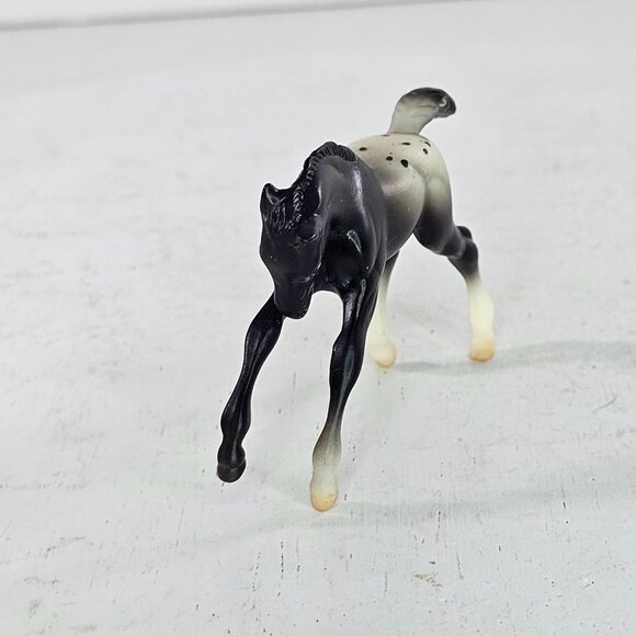 Breyer Stablemate Scrambling Foal Baby Horse Black Blanket Appaloosa Fun #5977 - Picture 3 of 8